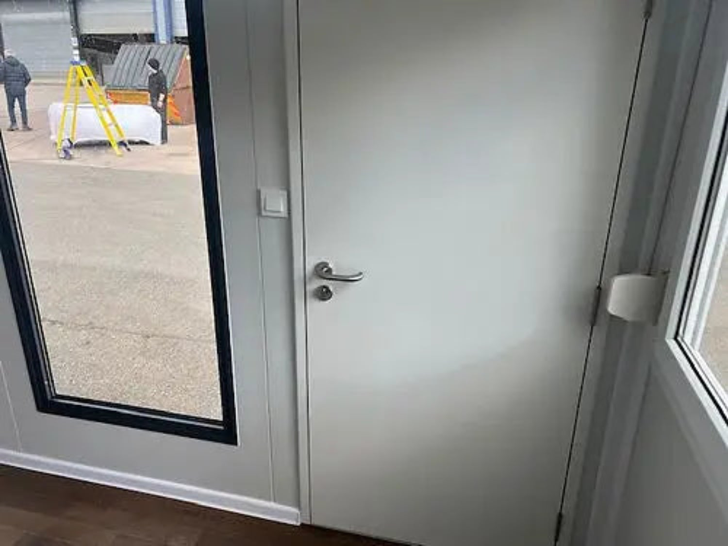 Bürocontainer mit Panoramafenstern (mobil & tragbar)