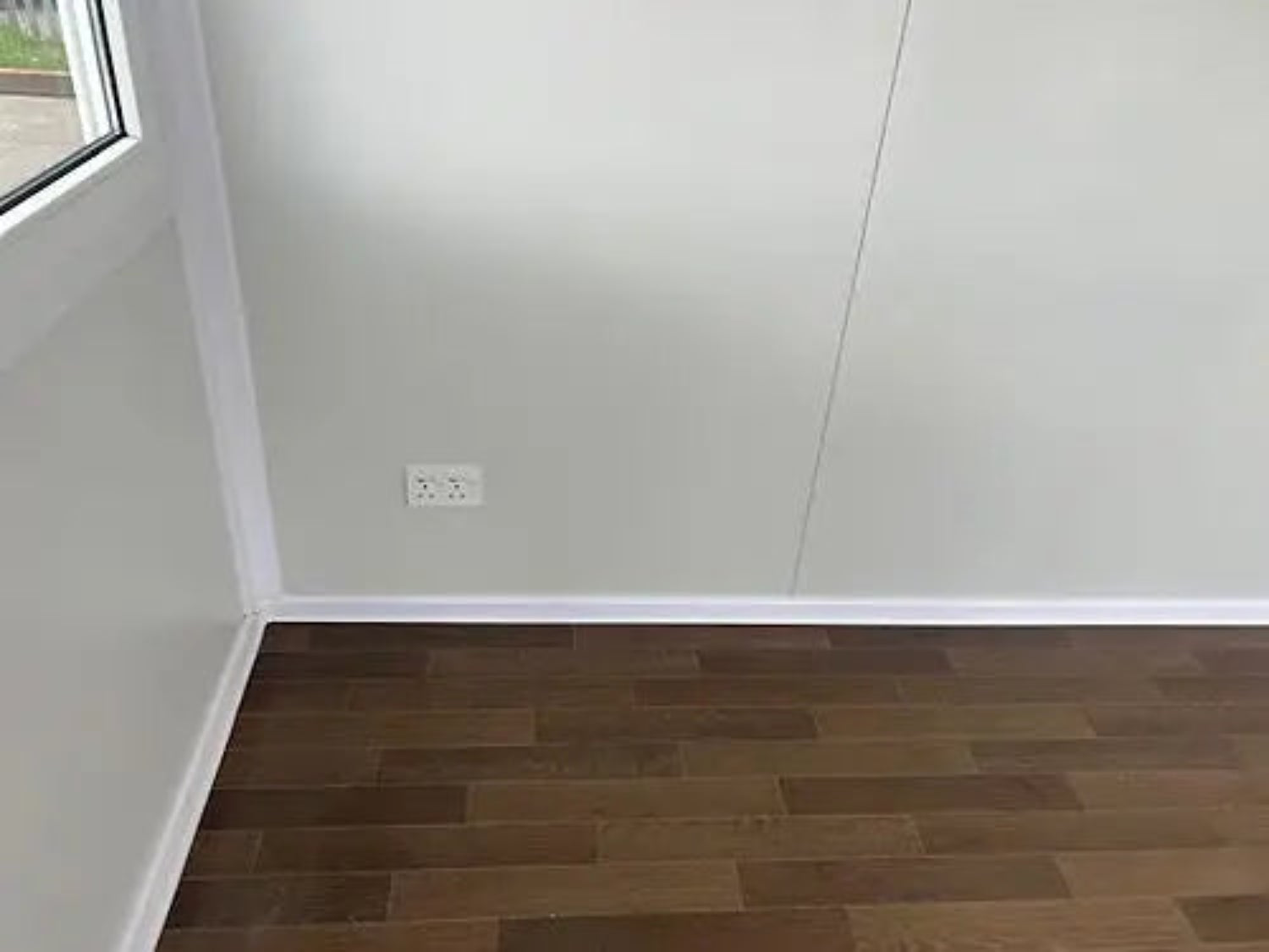 Bürocontainer mit Panoramafenstern (mobil & tragbar)