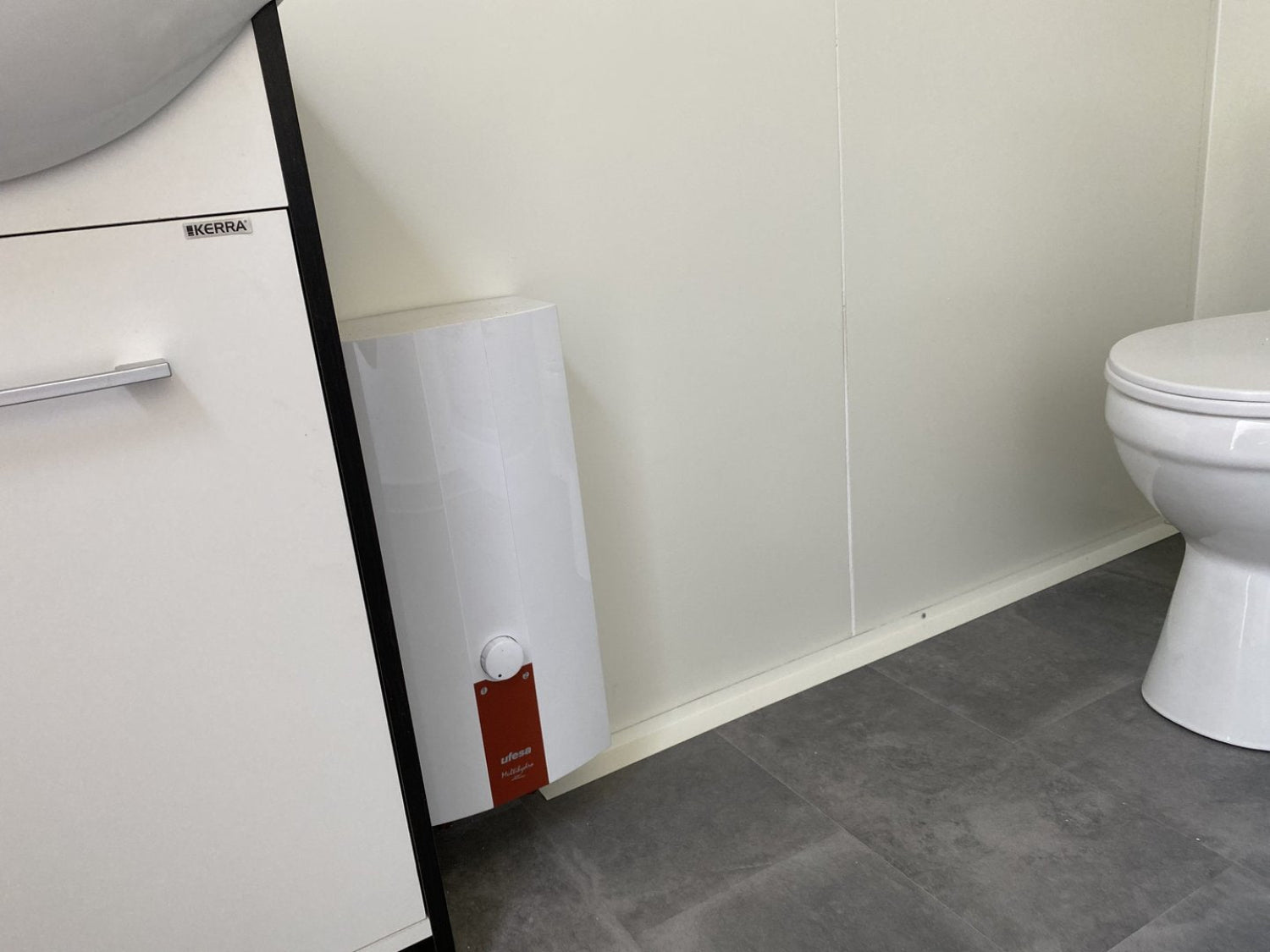Mobiler Toilettenwagen mit Doppel-WC und Dusche – Sofort Einsatzbereit