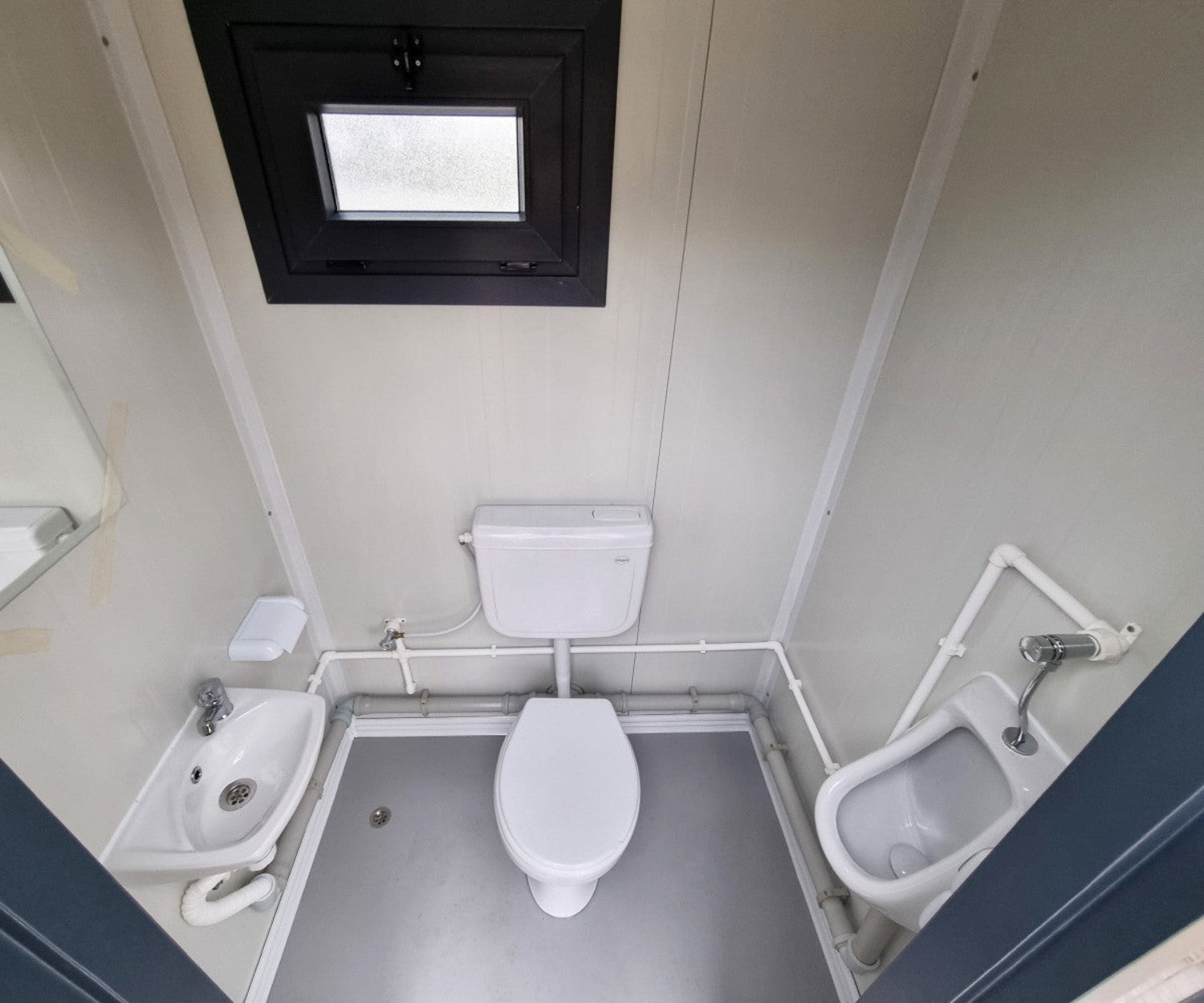 Sanitärcontainer - WC mit Waschbecken und Pissoir Anthrazit
